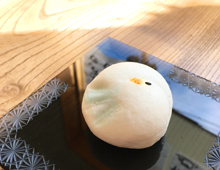 上用饅頭(ハト)