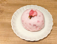 桜の上用饅頭